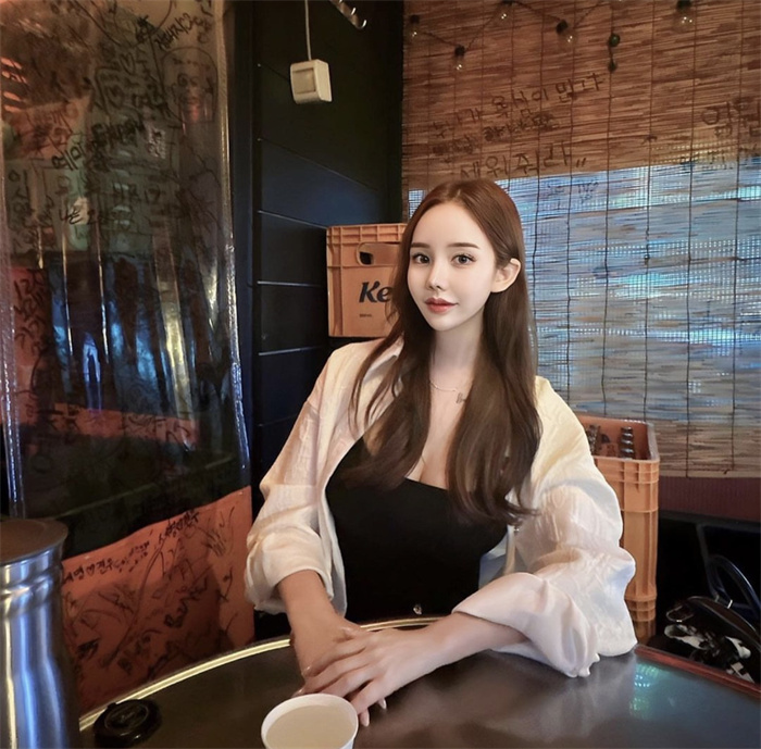 다영 28살 163/ 48 /  C컵