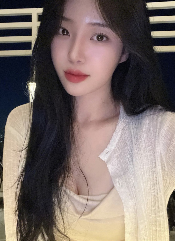 지빈 27살 169/52/B컵