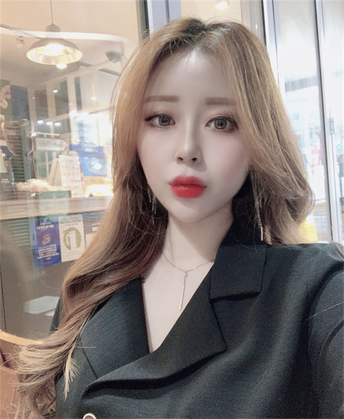 나영 27살 163 / 46 / B컵