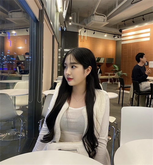 유리 21살 158/46/B컵