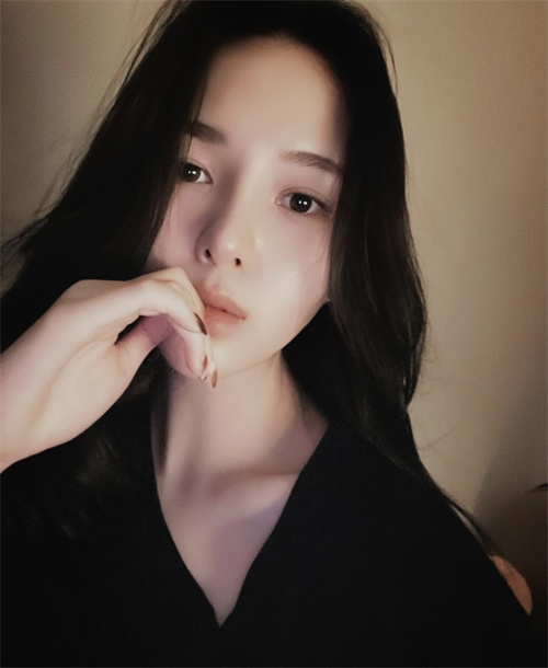 설현 25살 162/48/B컵