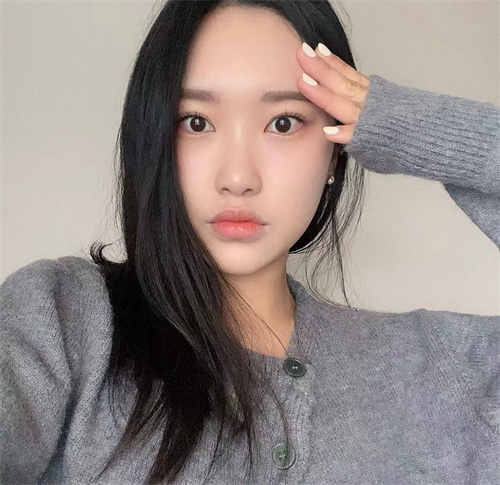 지연 24살 163 / 49 /  B컵